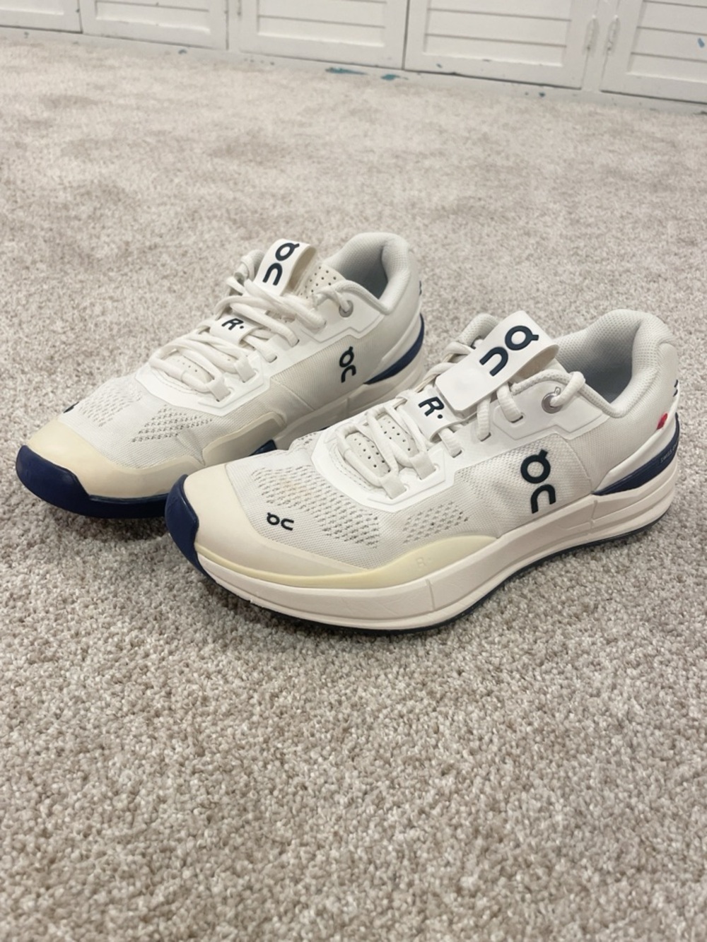 ON Mens THE ROGER Pro Tennis Shoes White Indigo men’s size 7.5 Women’s size 9.5